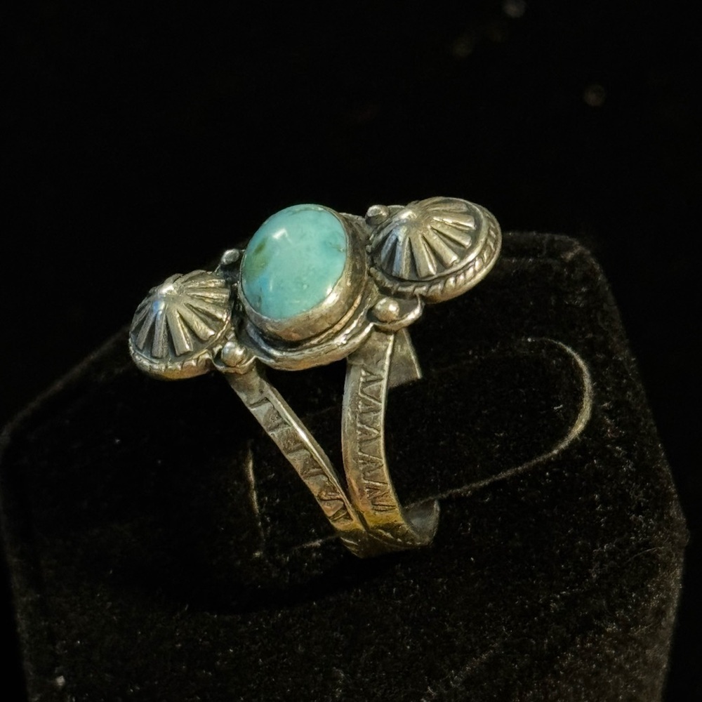 Vintage Native American Turquoise Sterling Silver Ring Size 7 - Picture 4 of 4